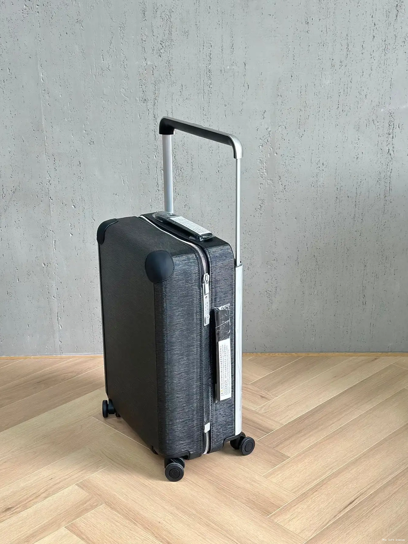 55 SUITCASE MONOGRAM EMBOSSED HORIZON CUSTOM 37L CABIN 0517
